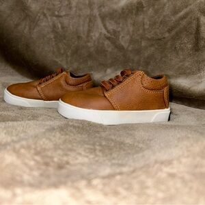 TAHARI baby shoe size 5